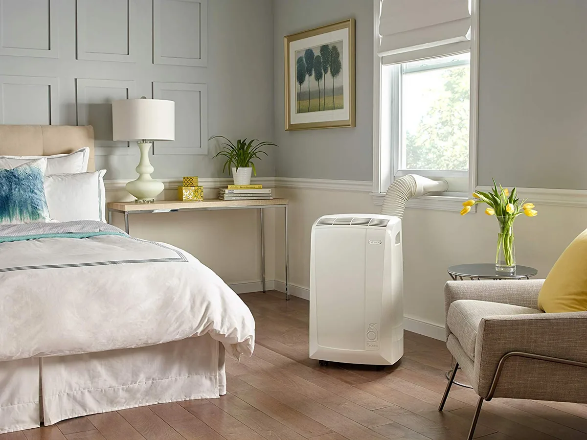 Delonghi portable air conditioner near a window